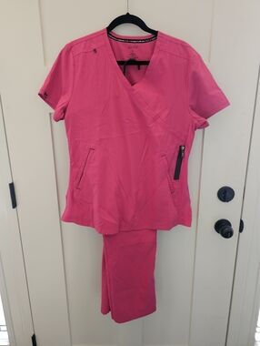 Koi Lite Peace scrub set In Bright Pink